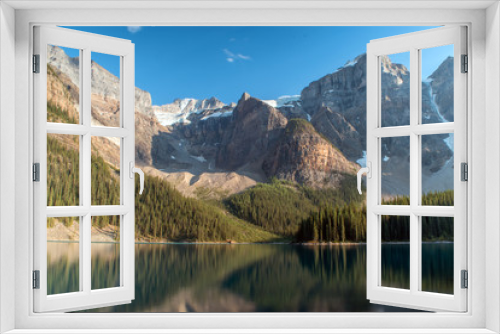 Fototapeta Naklejka Na Ścianę Okno 3D - Scenic view of the Moraine Lake at Banff National Park