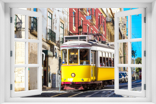 Fototapeta Naklejka Na Ścianę Okno 3D - Vintage tram in  Lisbon