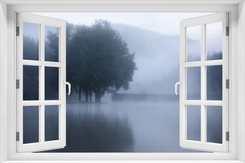 Fototapeta Naklejka Na Ścianę Okno 3D - Lake at foggy morning misty weather