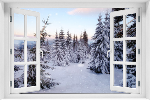 Fototapeta Naklejka Na Ścianę Okno 3D - Winter mountain snowy forest