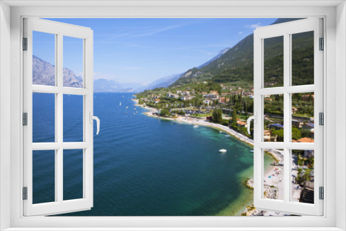Fototapeta Naklejka Na Ścianę Okno 3D - Озеро Гарда. Мальчезине. Италия