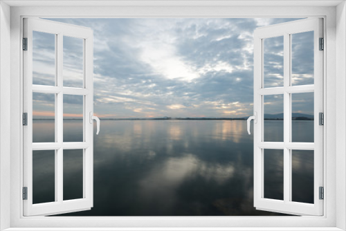Fototapeta Naklejka Na Ścianę Okno 3D - 琵琶湖の日の出