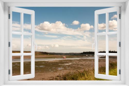 Fototapeta Naklejka Na Ścianę Okno 3D - Essex outside empty tide out day time estuary river boats landscape