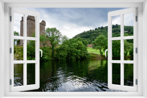 Fototapeta Naklejka Na Ścianę Okno 3D - Urquhart Castle on Loch Ness