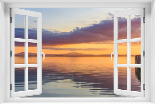 Fototapeta Naklejka Na Ścianę Okno 3D - Sunset over Lake Trasimeno