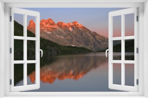 Fototapeta Naklejka Na Ścianę Okno 3D - Sonnenaufgang an einem Bergsee