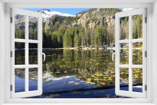 Fototapeta Naklejka Na Ścianę Okno 3D - Nymph lake in Rocky Mountain National Park, Colorado