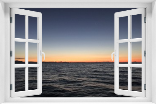 Fototapeta Naklejka Na Ścianę Okno 3D - Alba nel mar tirreno tra l'isola di Ponza e Formia