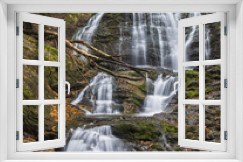 Fototapeta Naklejka Na Ścianę Okno 3D - Stowe Moss Glen Falls from Below