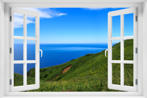 Fototapeta Naklejka Na Ścianę Okno 3D - 青い海と青い空