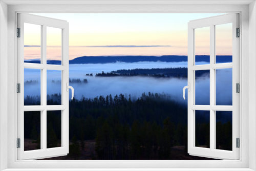 Fototapeta Naklejka Na Ścianę Okno 3D - Misty Foggy Forest Sunrise