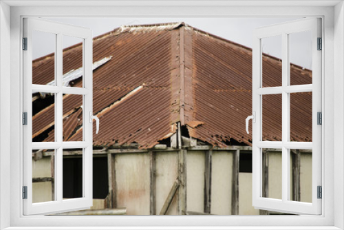 Fototapeta Naklejka Na Ścianę Okno 3D - Deserted old wooden farm house
