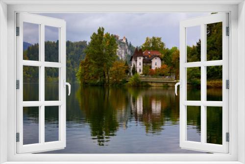 Fototapeta Naklejka Na Ścianę Okno 3D - A manor in Lake Bled shore with autumn colors and reflection