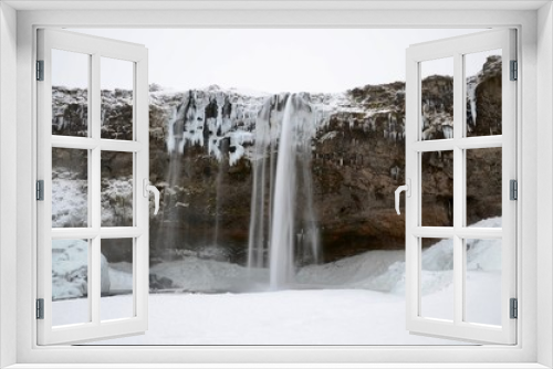 Fototapeta Naklejka Na Ścianę Okno 3D - アイスランド　セリャラントスフォス　南部観光　滝　裏見　絶景　冬  iceland island winter waterfall Seljalandsfoss 