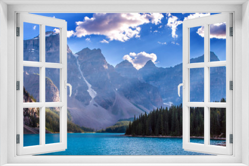 Fototapeta Naklejka Na Ścianę Okno 3D - Scenic view of lake Moraine at Banff