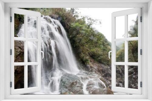 Fototapeta Naklejka Na Ścianę Okno 3D - Wasserfall Vietnam
