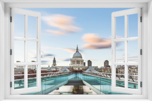 Fototapeta Naklejka Na Ścianę Okno 3D - London and St Paul Cathedral with blurred clouds