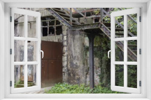 Fototapeta Naklejka Na Ścianę Okno 3D - rotten architectural scenery