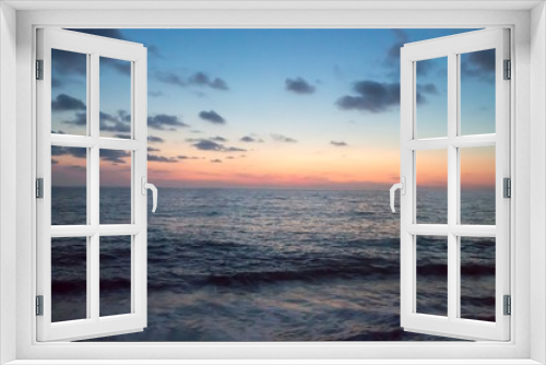Fototapeta Naklejka Na Ścianę Okno 3D - Закат на море, вечерний пейзаж, красивое небо над морским прибоем