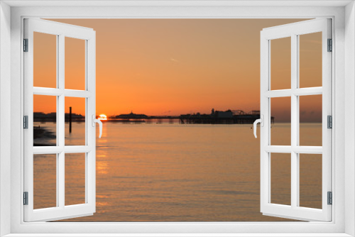 Fototapeta Naklejka Na Ścianę Okno 3D - Sunrise over Palace Pier, Brighton