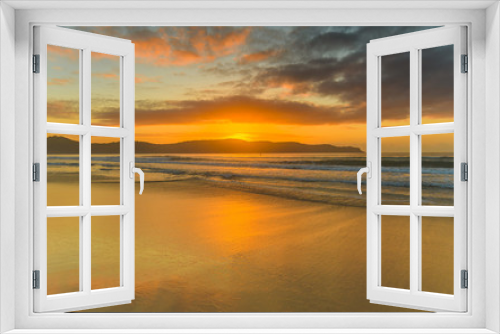 Fototapeta Naklejka Na Ścianę Okno 3D - Sunrise Seascape at the Beach