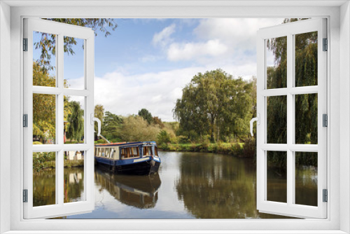Fototapeta Naklejka Na Ścianę Okno 3D - Narrow boat moored on the Avon canal awaiting tourists to cruise down the river through Stratford upon Avon