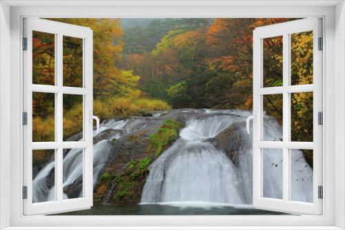 Fototapeta Naklejka Na Ścianę Okno 3D - 紅葉の釜淵の滝