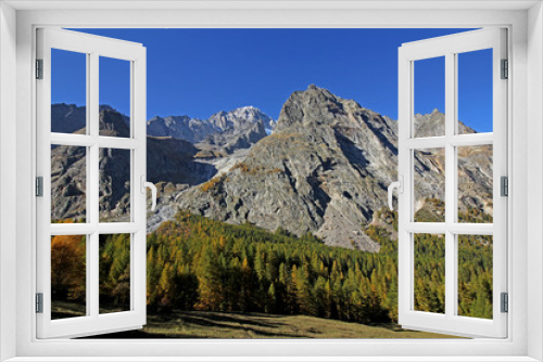 Fototapeta Naklejka Na Ścianę Okno 3D - le Mont Rouge de Peuterey; massiccio del Monte Bianco