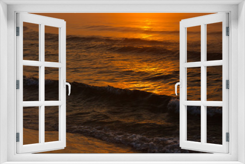 Fototapeta Naklejka Na Ścianę Okno 3D - Waving sea during sunset