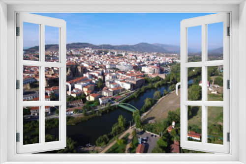 Fototapeta Naklejka Na Ścianę Okno 3D - Drone en Plasencia, ciudad de Cáceres, situada en el norte de la comunidad autónoma de Extremadura (España)