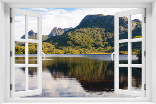Fototapeta Naklejka Na Ścianę Okno 3D - Tranquil Lake Lilla in the Cradle Mountain-Lake St Clair National Park - Tasmania, Australia