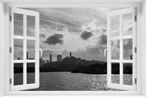 Fototapeta Naklejka Na Ścianę Okno 3D - Black and white of San Francisco city view from boat
