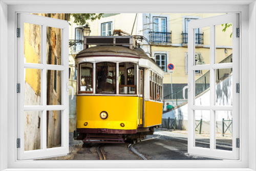 Fototapeta Naklejka Na Ścianę Okno 3D - Lisbon tram