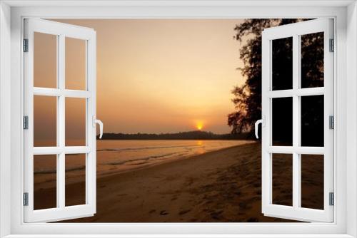 Fototapeta Naklejka Na Ścianę Okno 3D - Sunset view from Monkey Maya beach, Cambodia