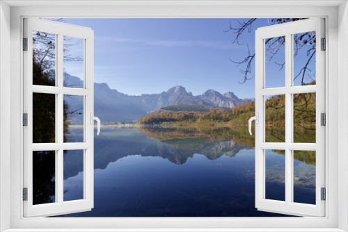 Fototapeta Naklejka Na Ścianę Okno 3D - Almsee, Grünau im Almtal im Herbst