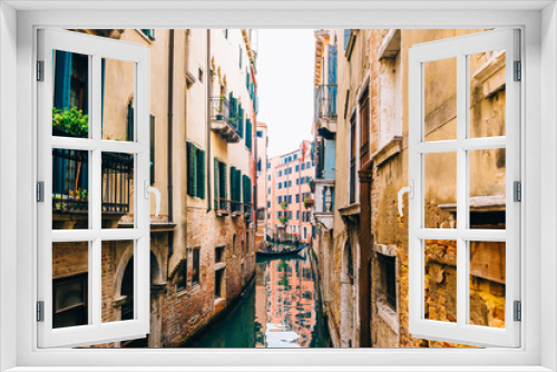 Fototapeta Naklejka Na Ścianę Okno 3D - narrow canals of Venice Italy