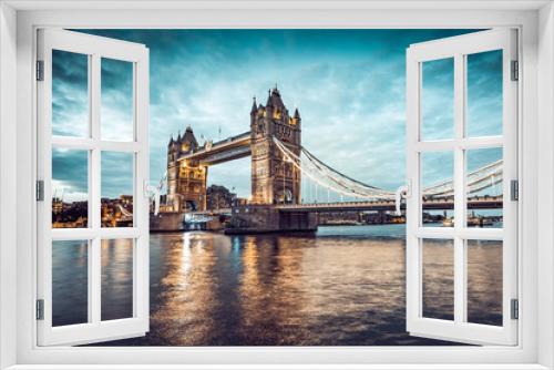 Fototapeta Naklejka Na Ścianę Okno 3D - The Tower Bridge in London