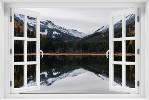 Fototapeta Naklejka Na Ścianę Okno 3D - Beautiful, snow covered mountains reflecting in the crystal clear waters of the Ingeringsee