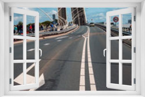 Fototapeta Naklejka Na Ścianę Okno 3D - Hochgezogene Zugbrücke