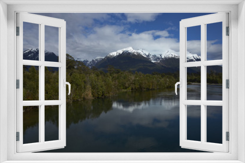 Fototapeta Naklejka Na Ścianę Okno 3D - Rio Yelcho in the Aysen Region of southern Chile. Large body of fresh water surrounded by lush forest and snow capped mountains.