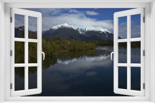 Fototapeta Naklejka Na Ścianę Okno 3D - Rio Yelcho in the Aysen Region of southern Chile. Large body of fresh water surrounded by lush forest and snow capped mountains.