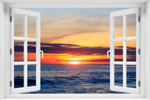 Fototapeta Naklejka Na Ścianę Okno 3D - Sunrise over pacific ocean
