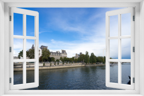 Fototapeta Naklejka Na Ścianę Okno 3D - アルコル橋から見るセーヌ川とパリ市庁舎の風景