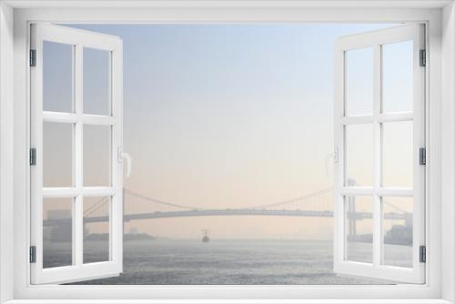 Fototapeta Naklejka Na Ścianę Okno 3D - 日本の東京都市風景「靄に霞む東京港」