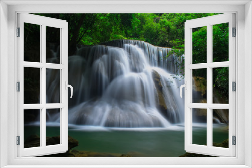 Fototapeta Naklejka Na Ścianę Okno 3D - Beautiful waterfall in the middle of rainforest.