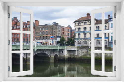 Fototapeta Naklejka Na Ścianę Okno 3D - Historical center of Dublin. Grattan bridge over river liffe