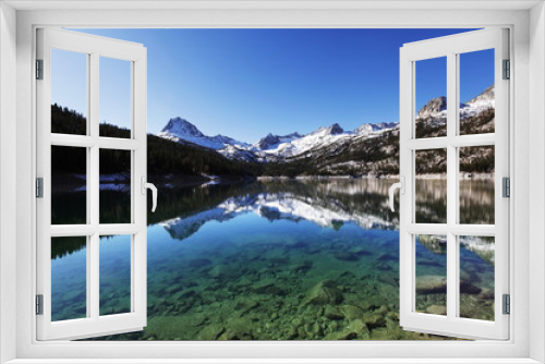 Fototapeta Naklejka Na Ścianę Okno 3D - High mountains lake
