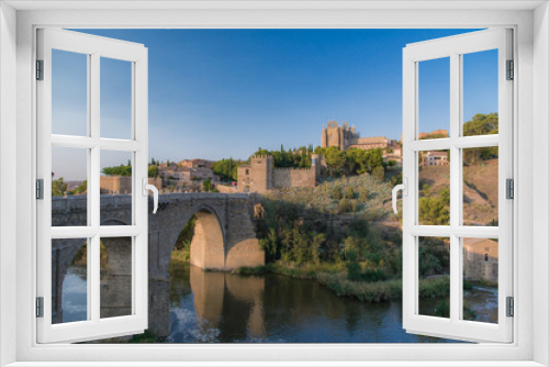 Fototapeta Naklejka Na Ścianę Okno 3D - View of old stone bridge Puente de San Martín in Toledo, Spain
