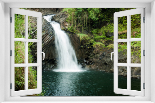Fototapeta Naklejka Na Ścianę Okno 3D - Hawaiian Waterfall