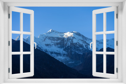 Fototapeta Naklejka Na Ścianę Okno 3D - snowcapped peak in the Himalaya mountains, Nepal